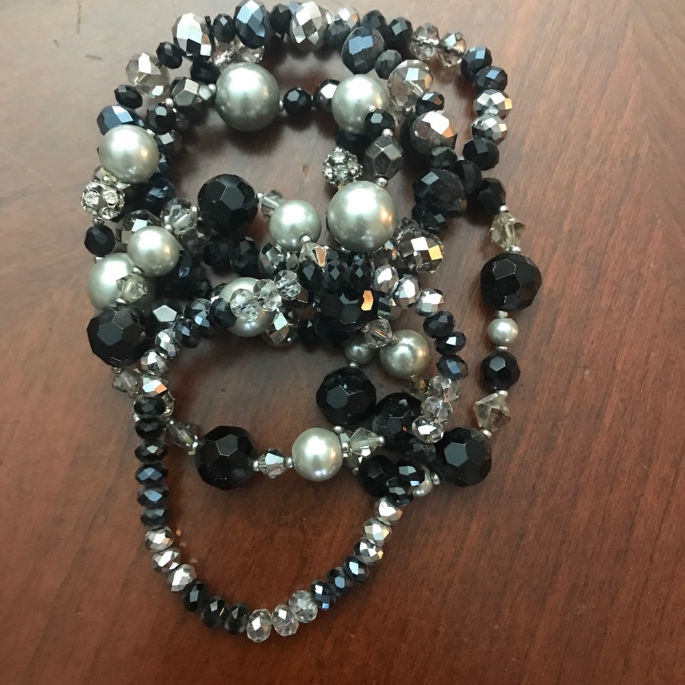 Set of 6 beaded bracelets on elastic